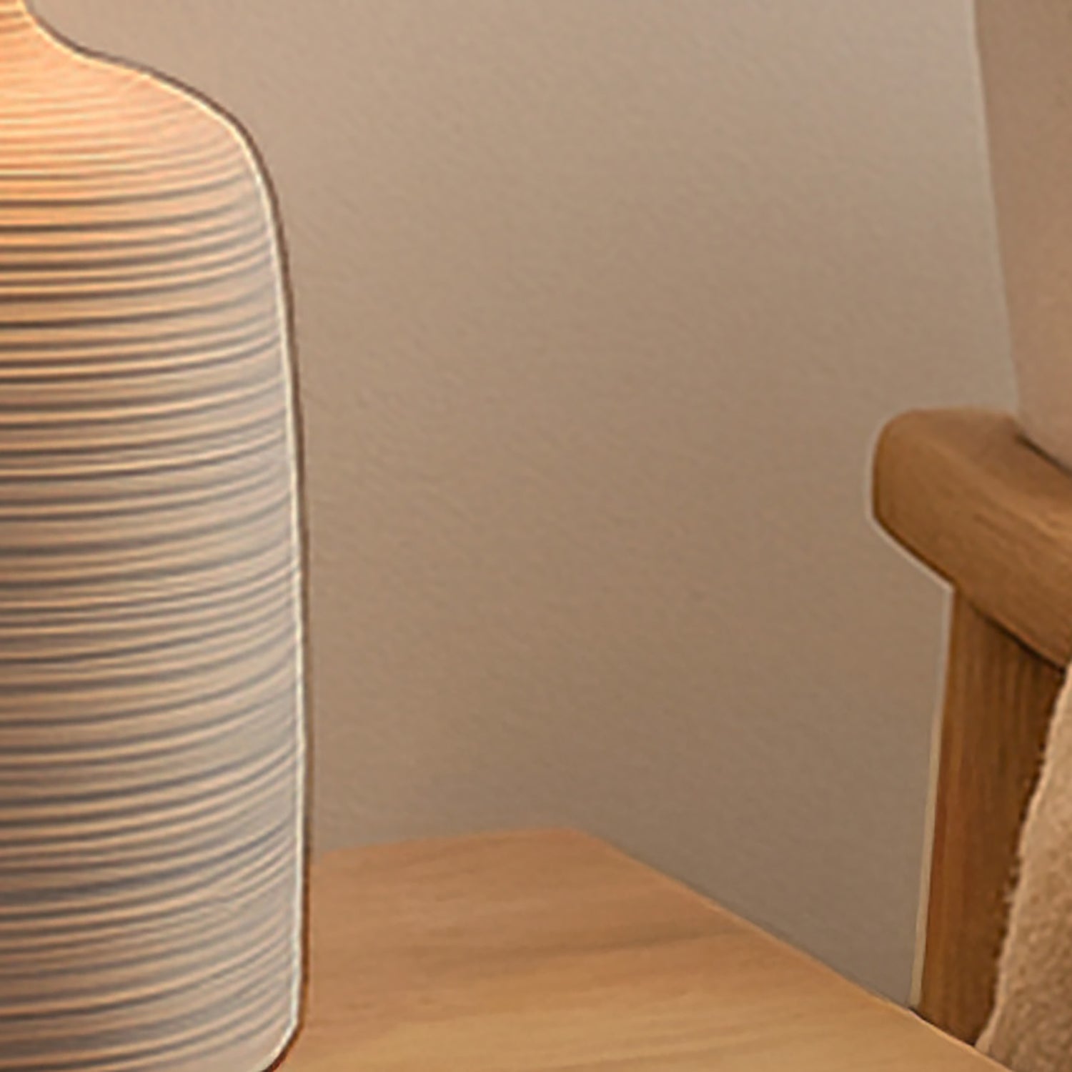 Linear Textured Ceramic Base