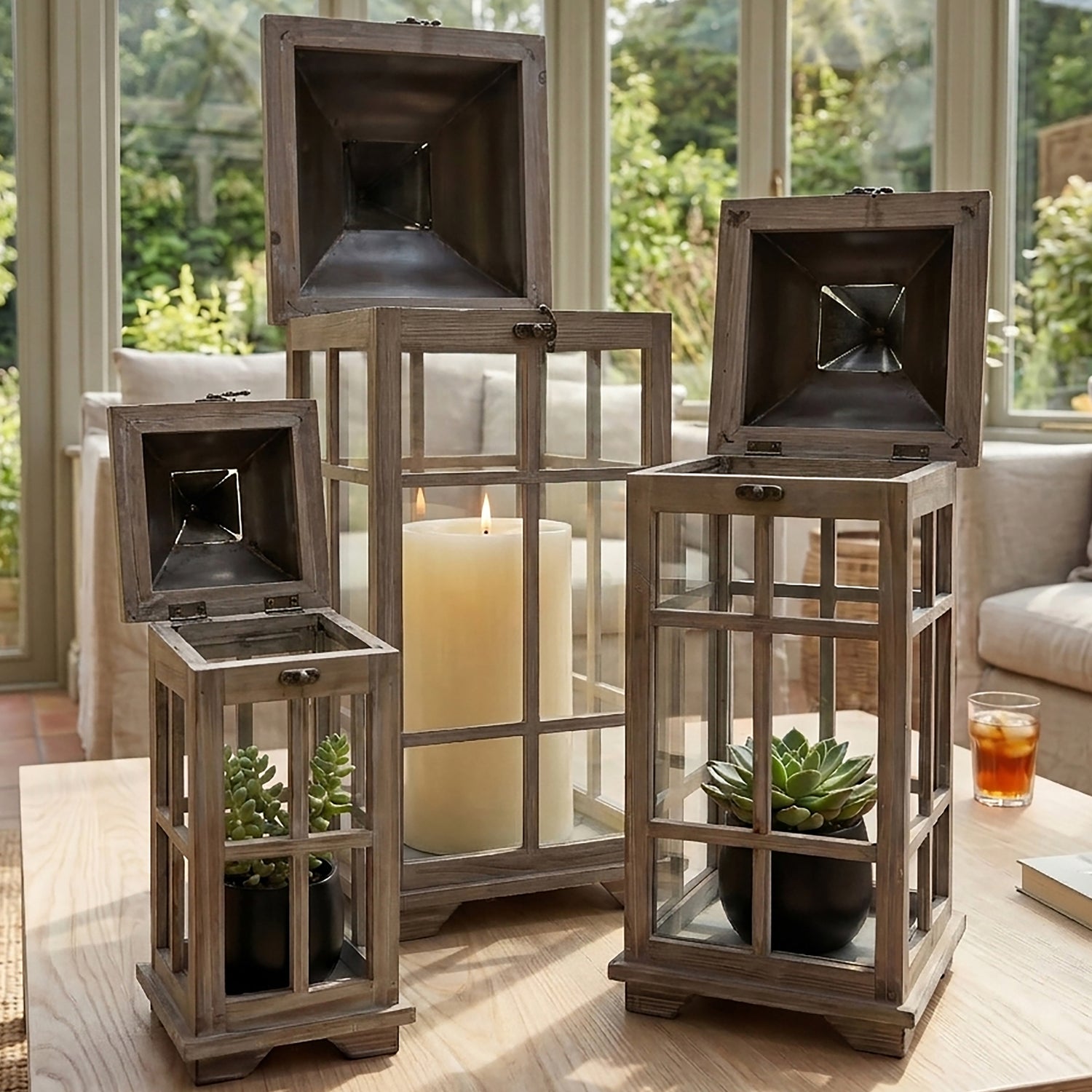 Lift up lid for easy decorating